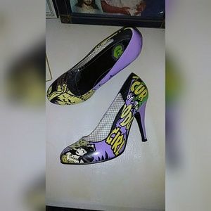 Comic heels